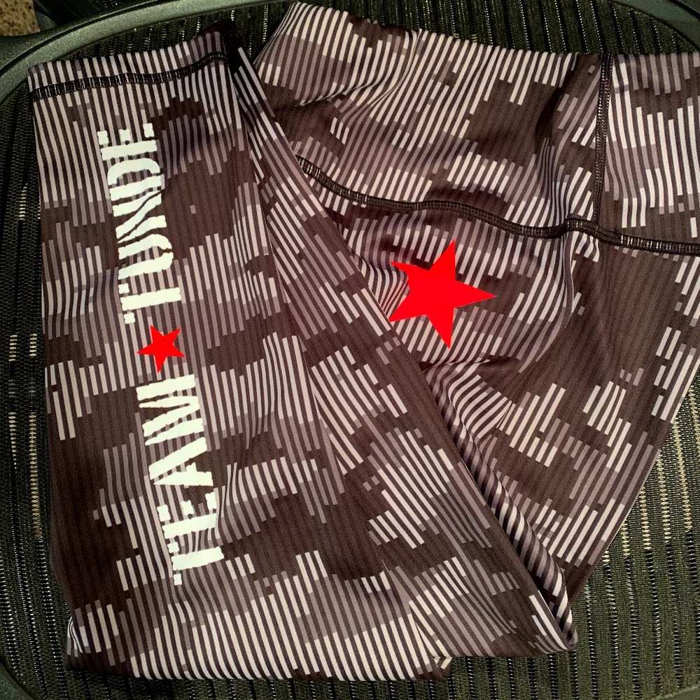 Team Tunde Capri Leggings